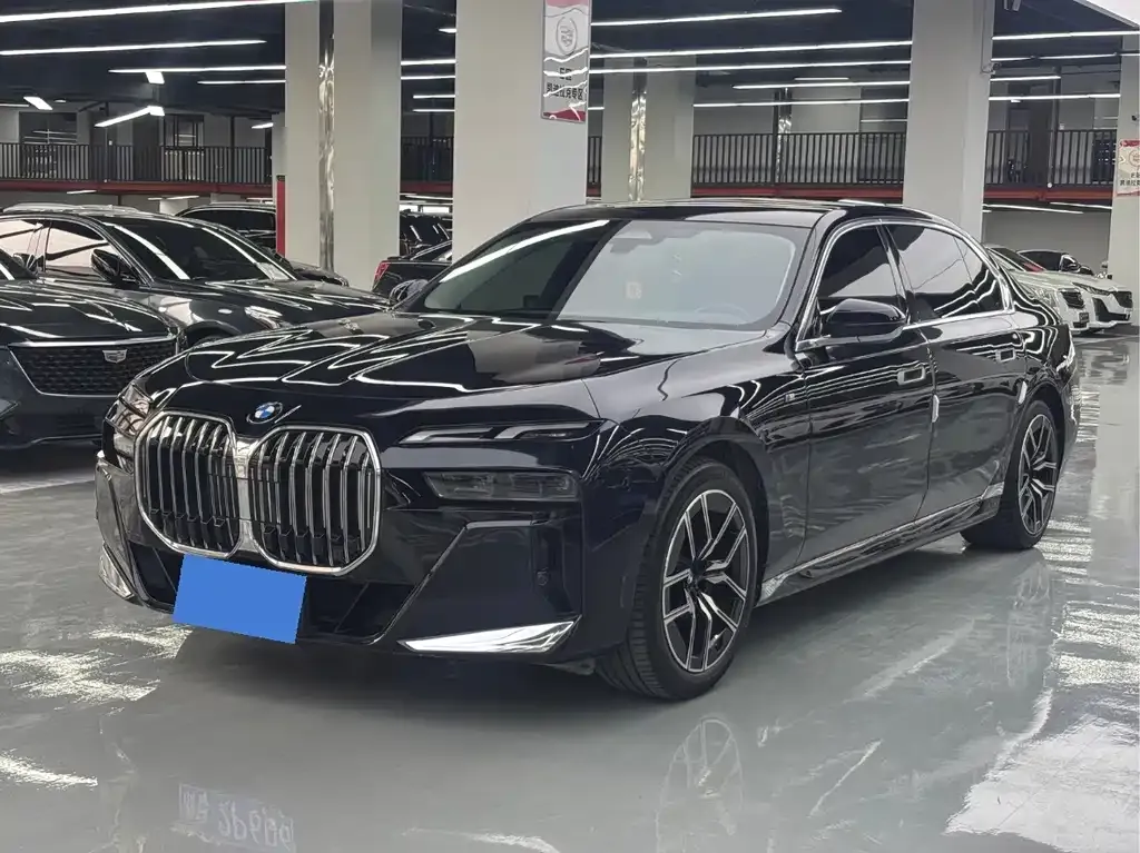 BMW 7 Series — фото 1