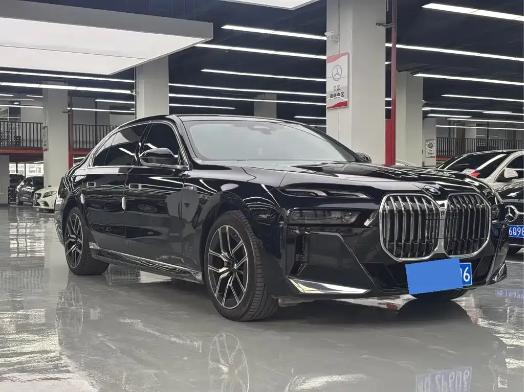 BMW 7 Series — фото 10