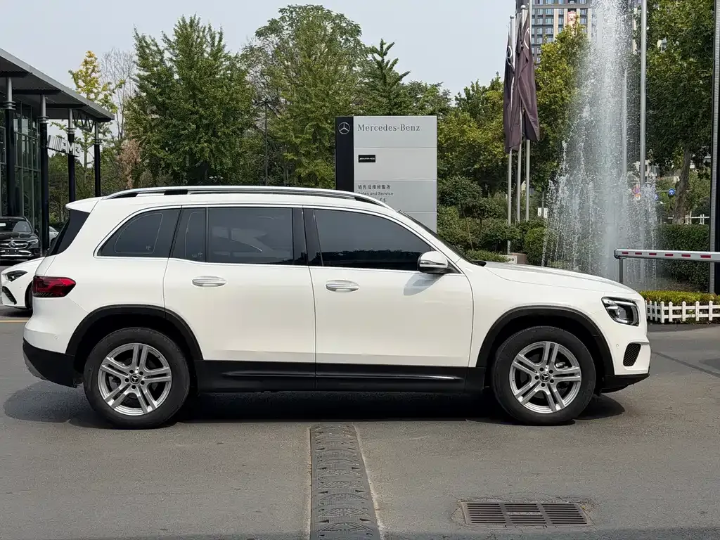 Mercedes-Benz GLB — фото 6