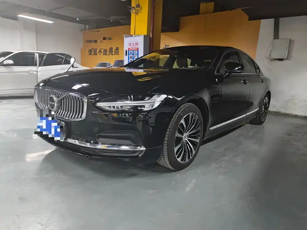 Volvo S90 — фото 1