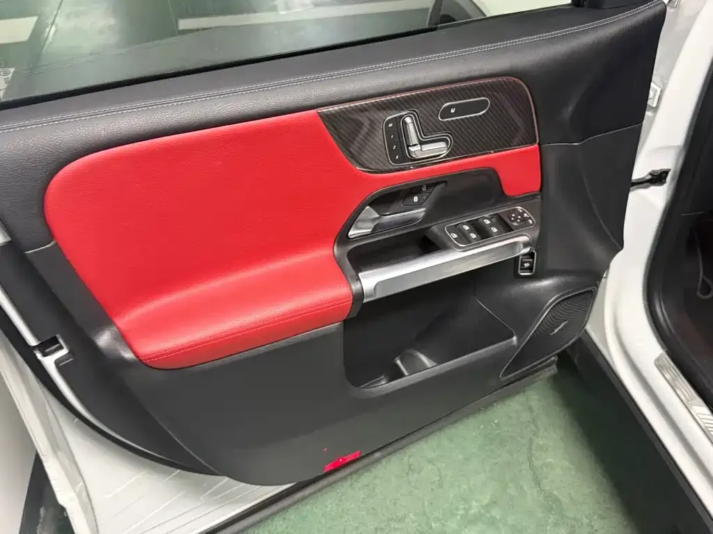 Mercedes-Benz GLB AMG — фото 7