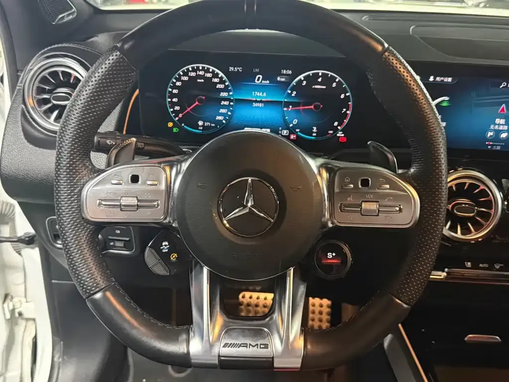 Mercedes-Benz GLB AMG — фото 5