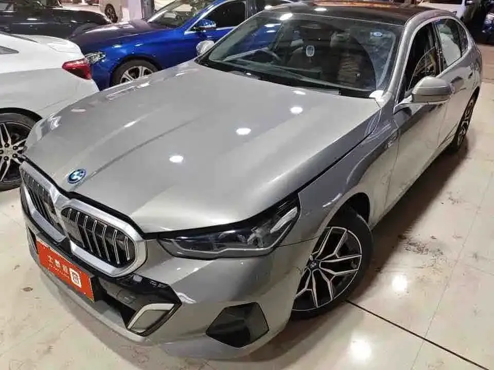 BMW i5 — фото 1