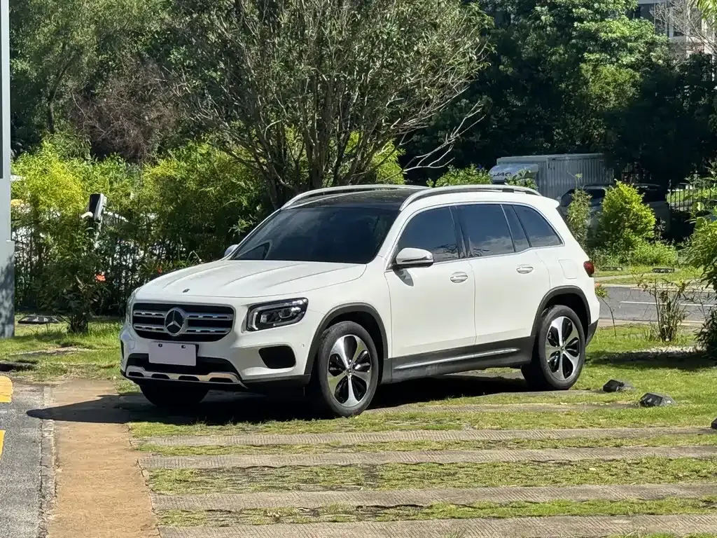 Mercedes-Benz GLB — фото 1