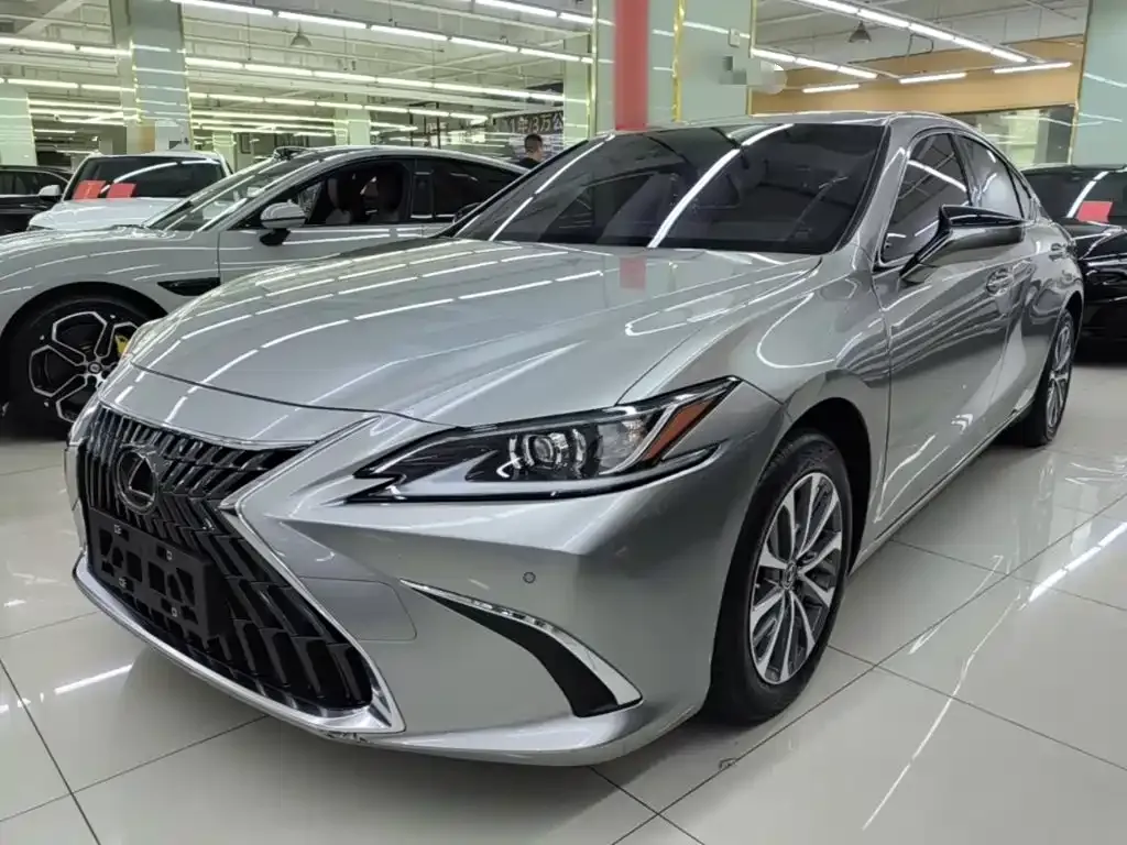 Lexus ES — фото 1