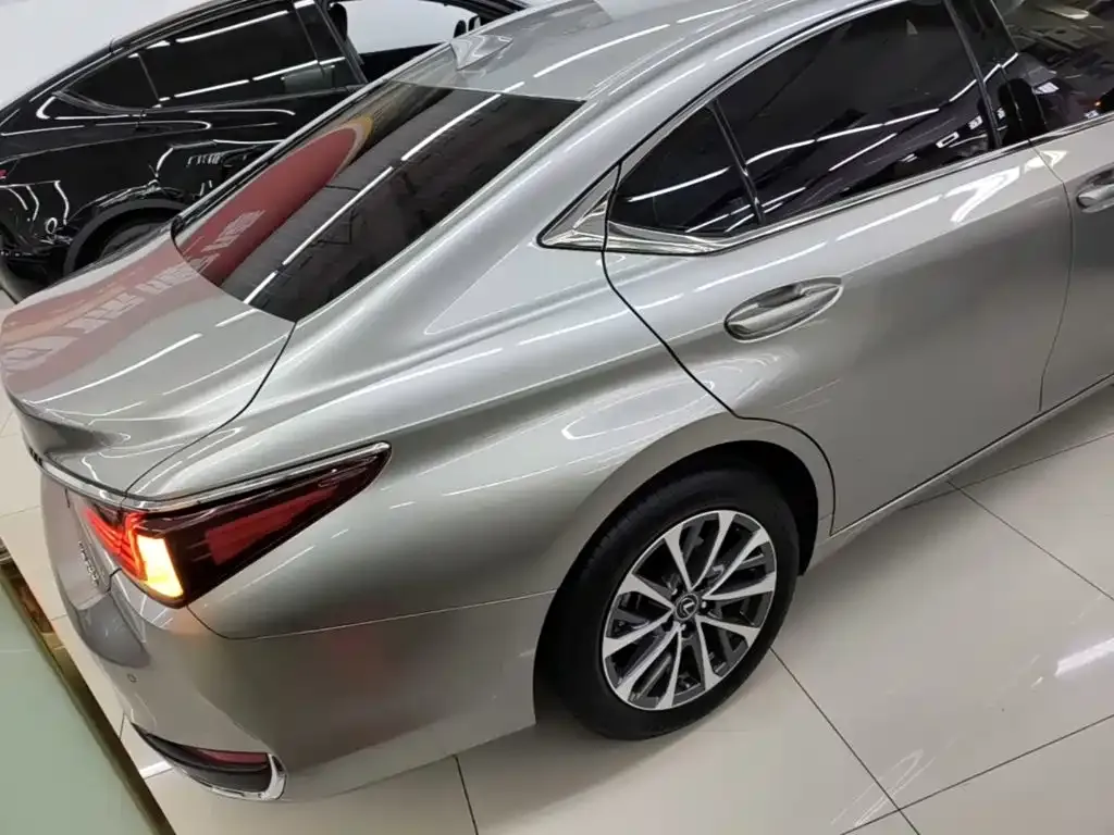 Lexus ES — фото 5