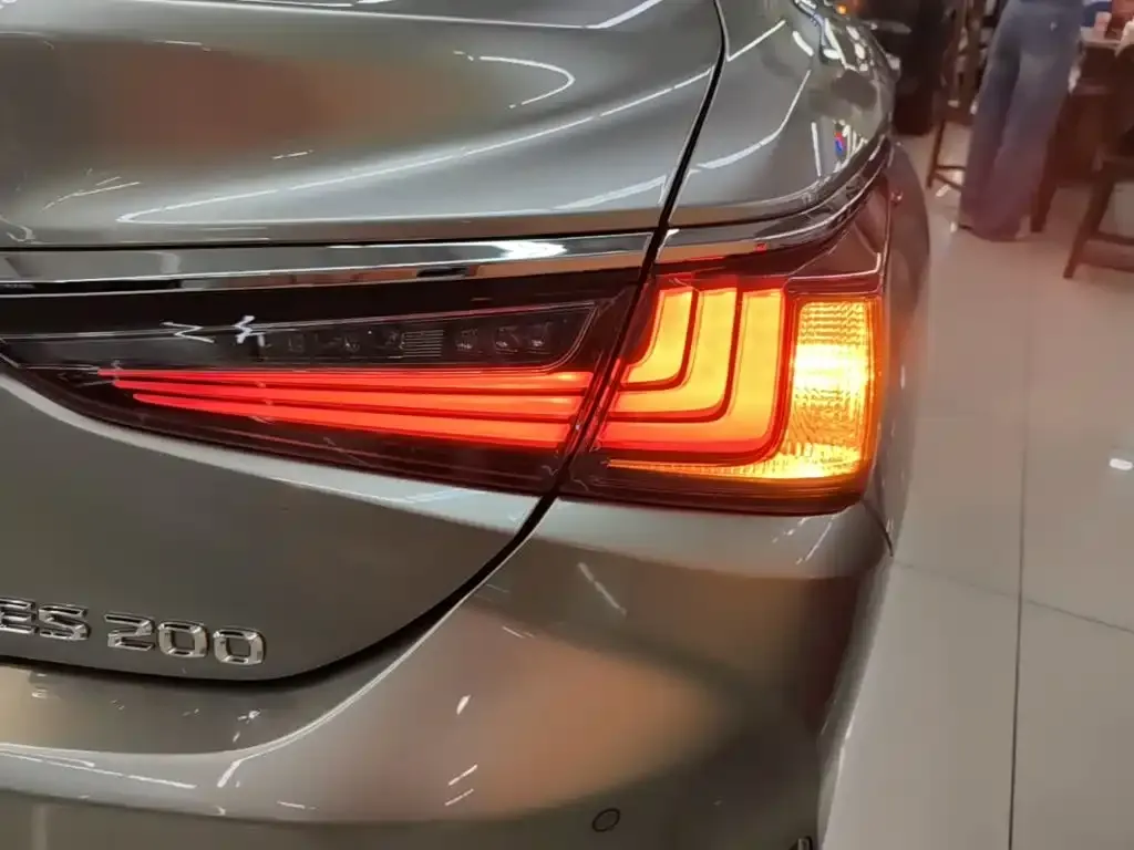 Lexus ES — фото 10