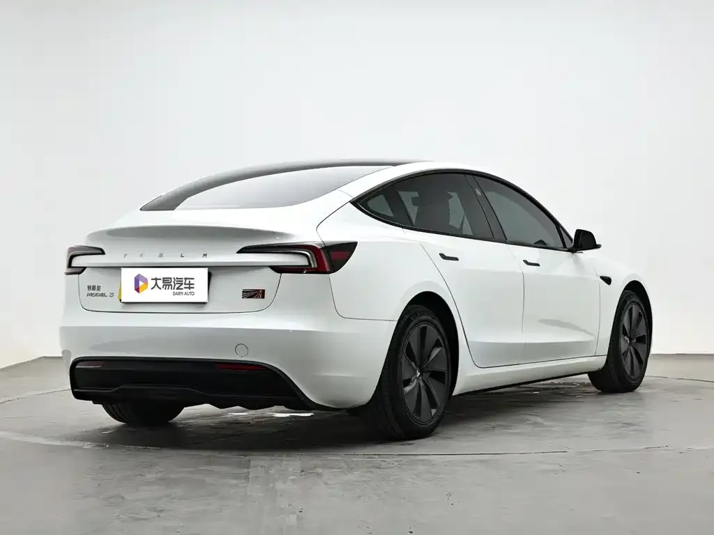 Tesla Model 3 — фото 4