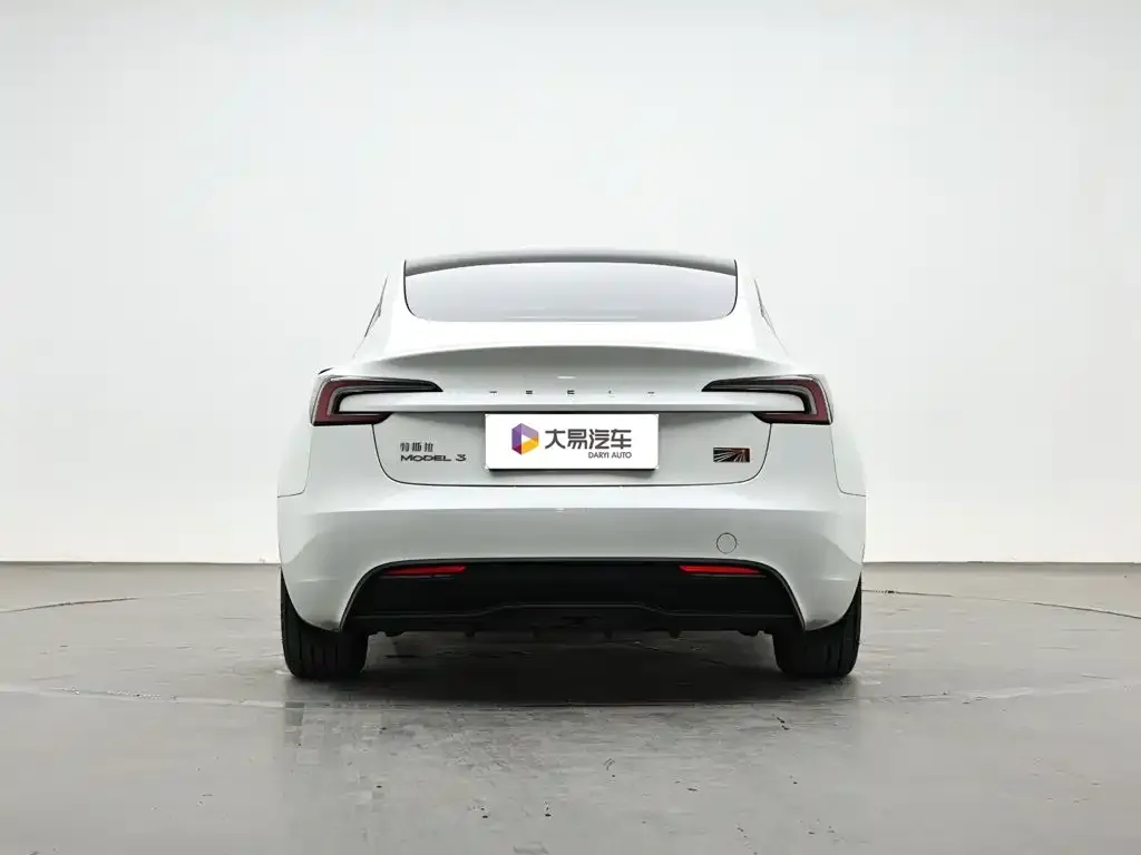 Tesla Model 3 — фото 3