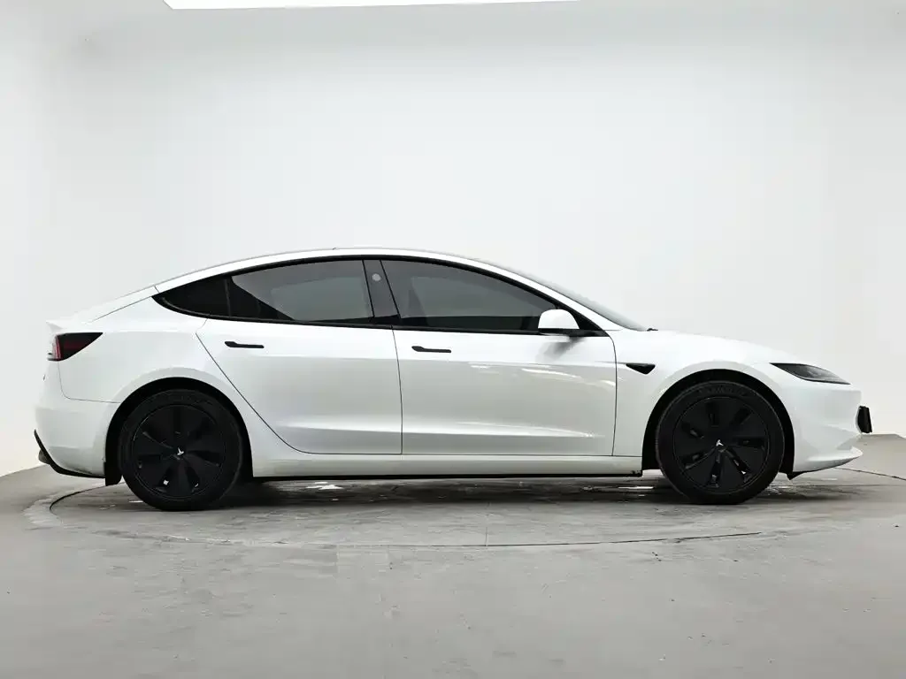 Tesla Model 3 — фото 8