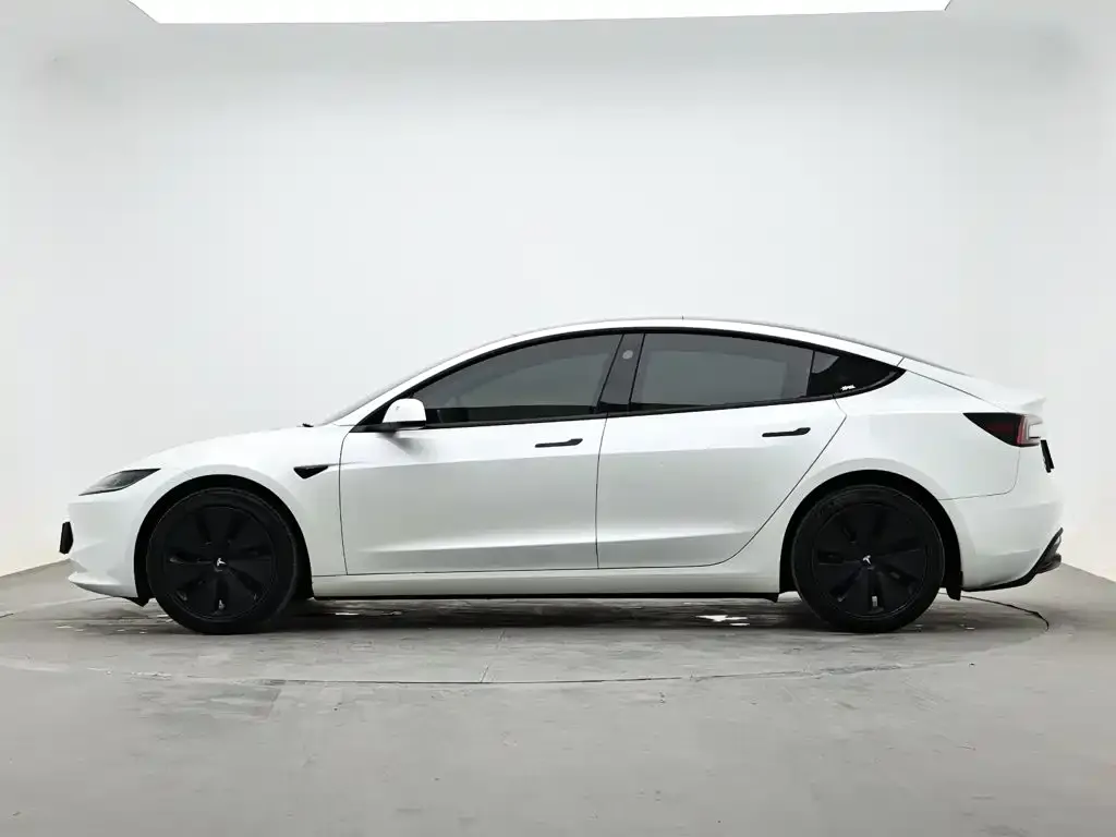 Tesla Model 3 — фото 9