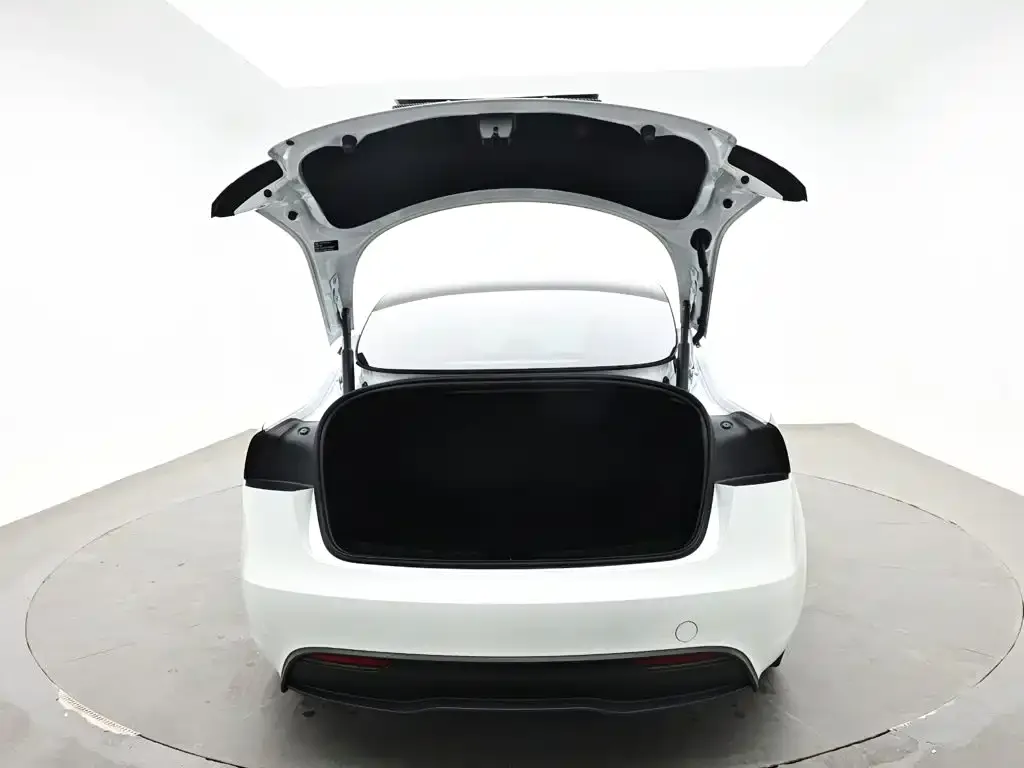 Tesla Model 3 — фото 5