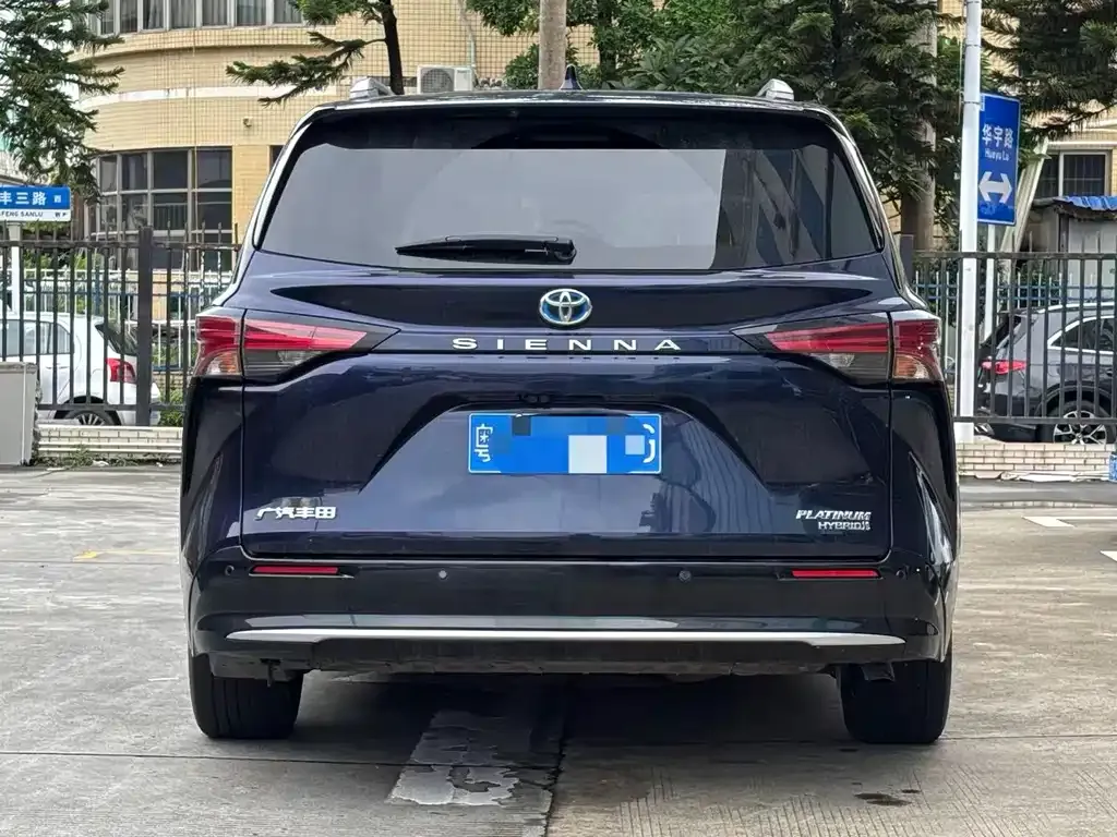 Toyota Sienna — фото 5