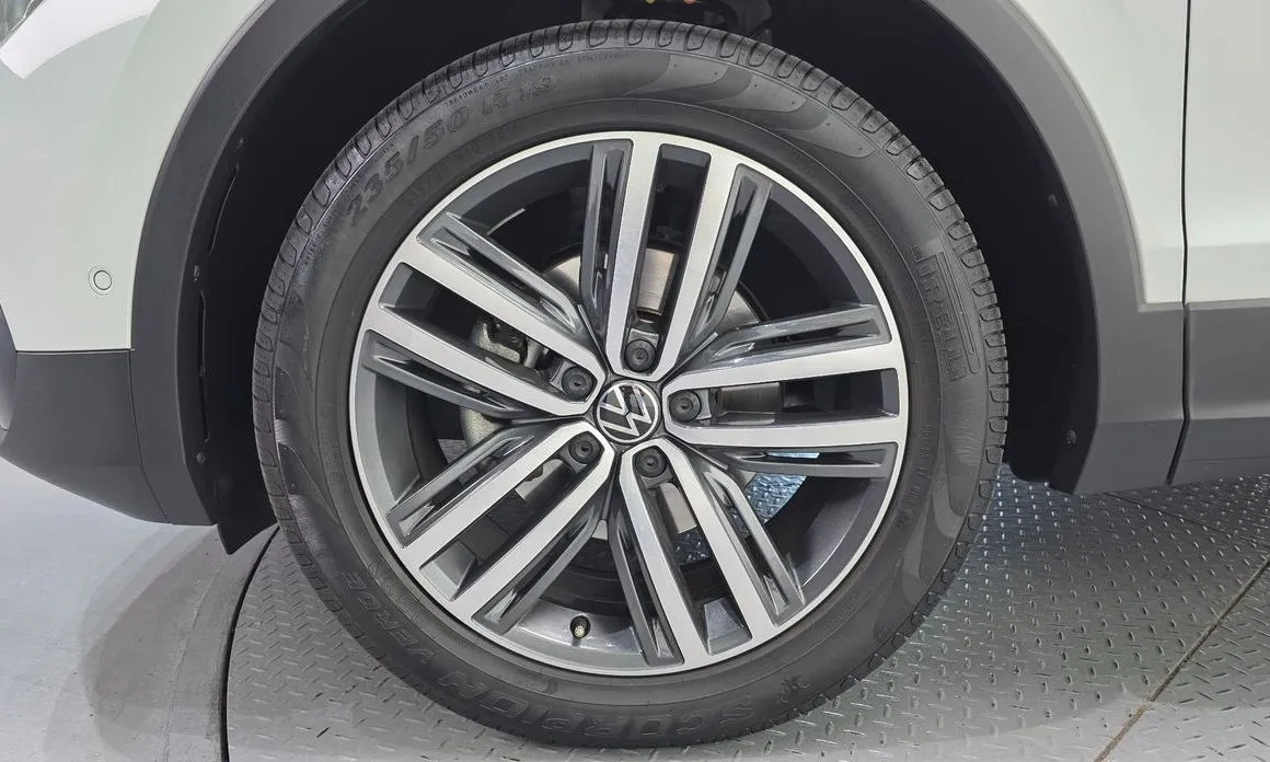 Volkswagen Tiguan — фото 6