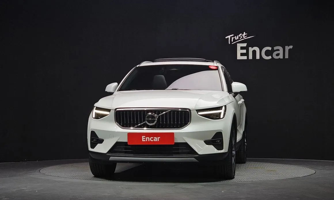 Volvo XC40 — фото 7
