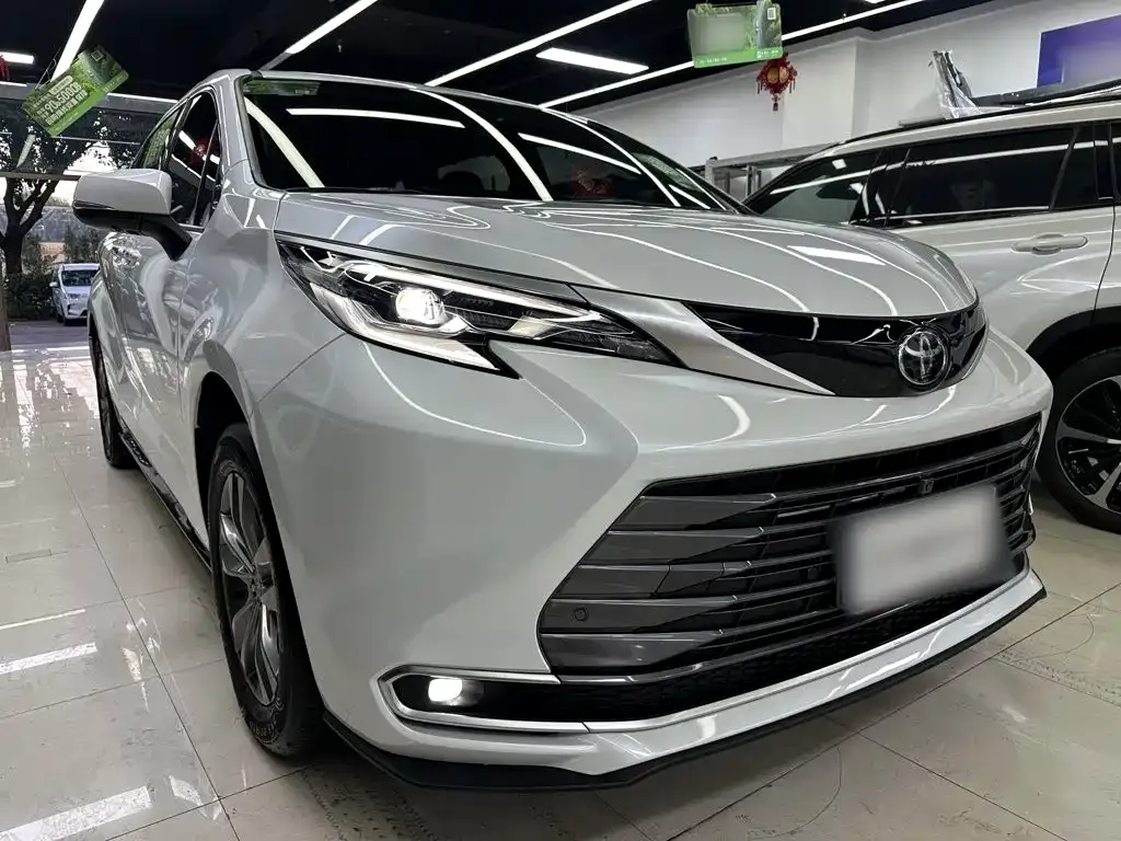 Toyota Sienna — фото 5