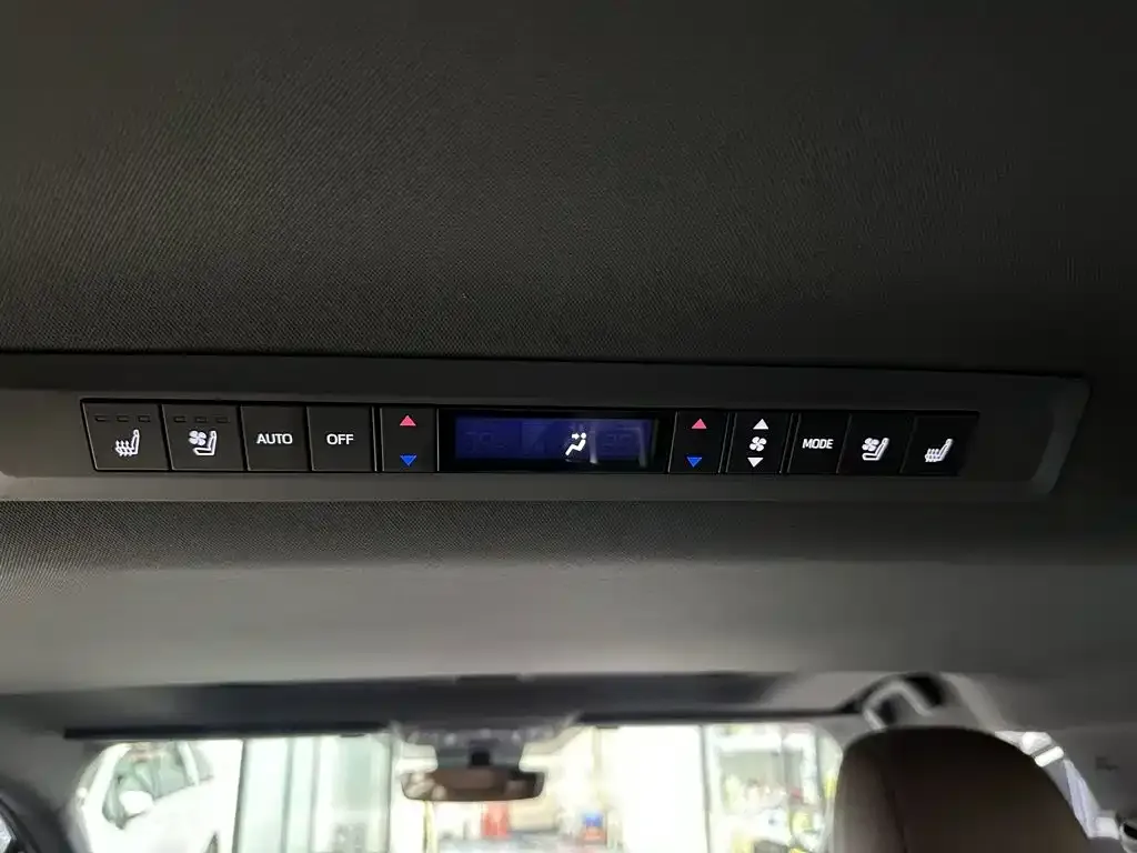 Toyota Sienna — фото 3