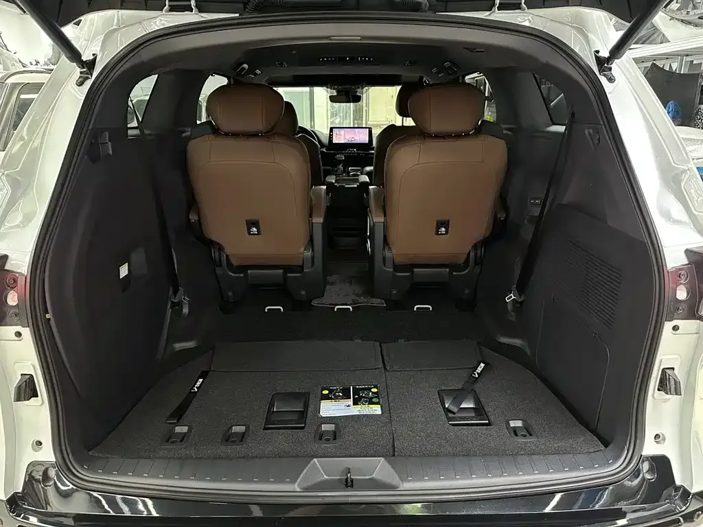 Toyota Sienna — фото 10