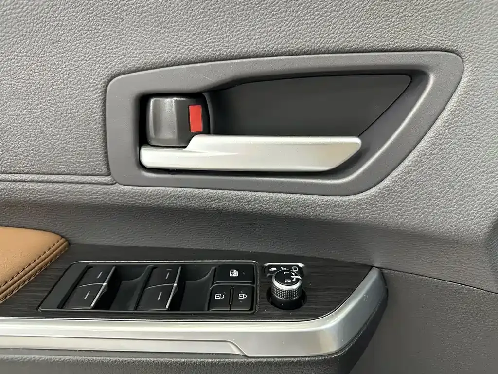 Toyota Sienna — фото 9