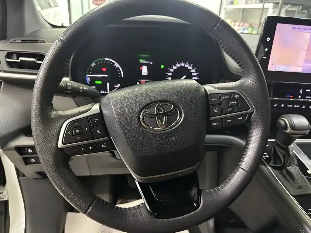 Toyota Sienna — фото 4