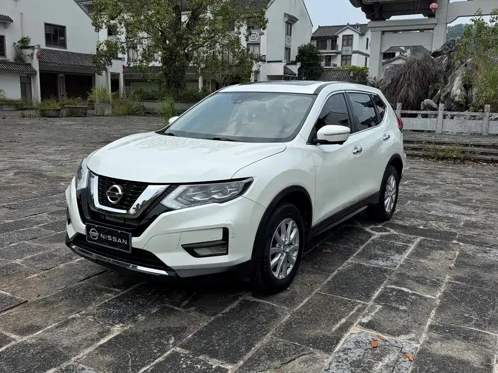 Nissan X-Trail — фото 1