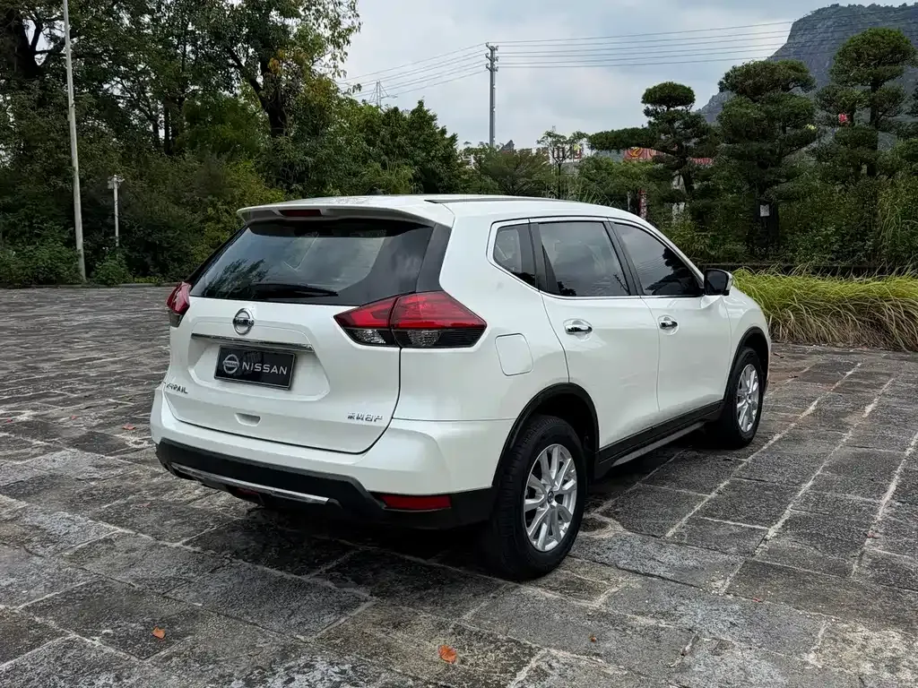 Nissan X-Trail — фото 9