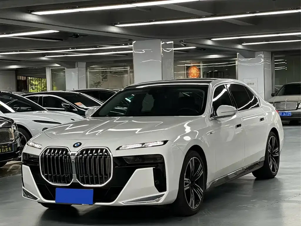 BMW 7 Series — фото 1