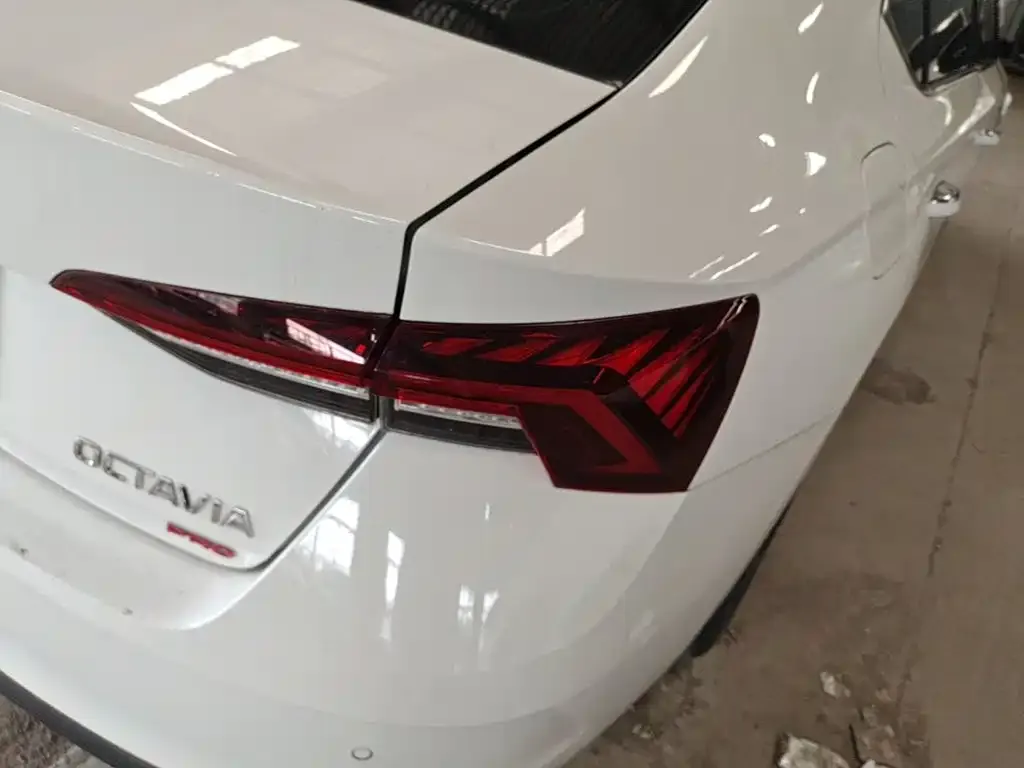 Skoda Octavia — фото 2