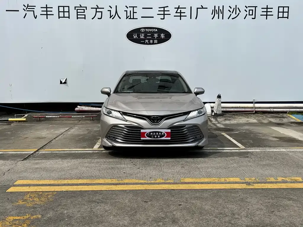 Toyota Camry — фото 9