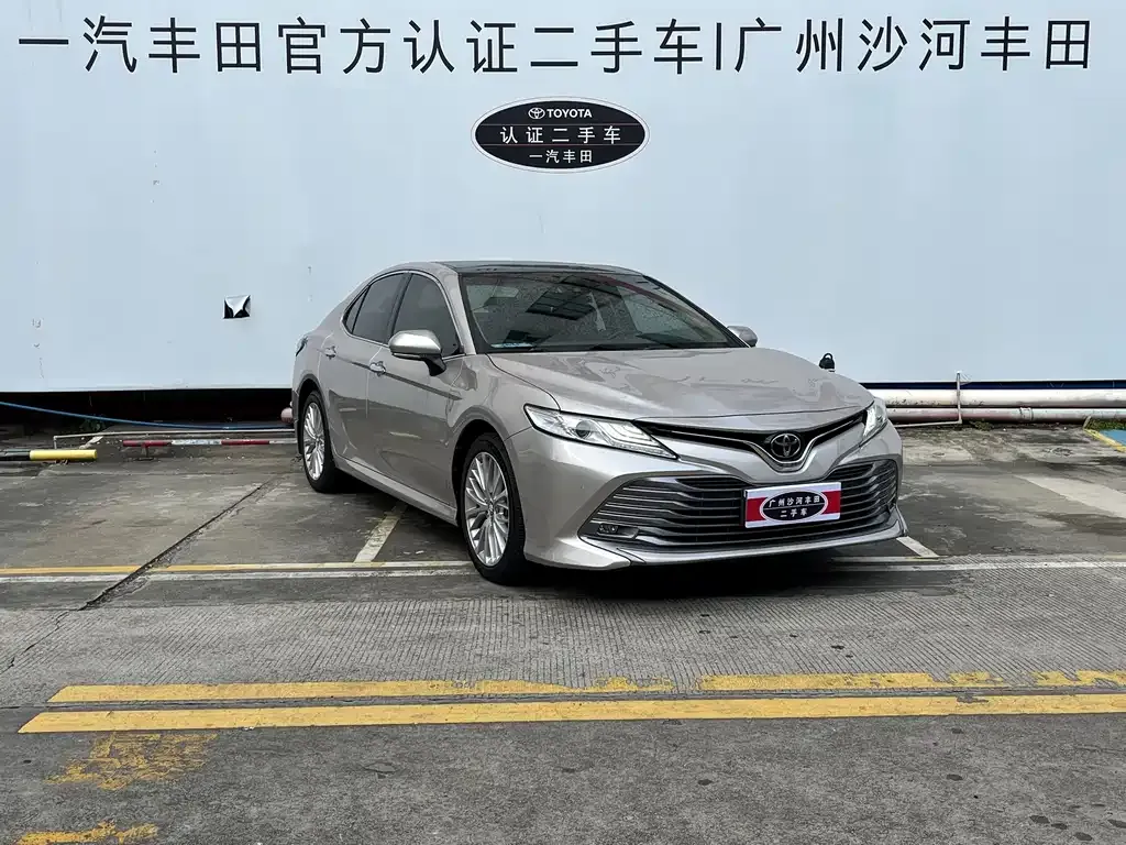 Toyota Camry — фото 8