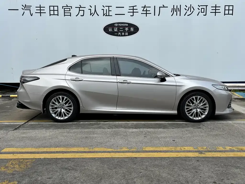 Toyota Camry — фото 6