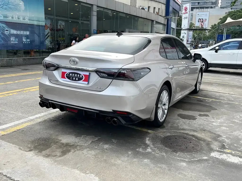 Toyota Camry — фото 10