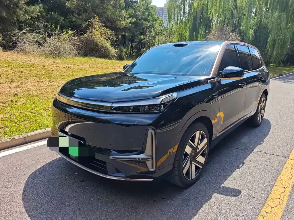 Geely Galaxy M9 — фото 1