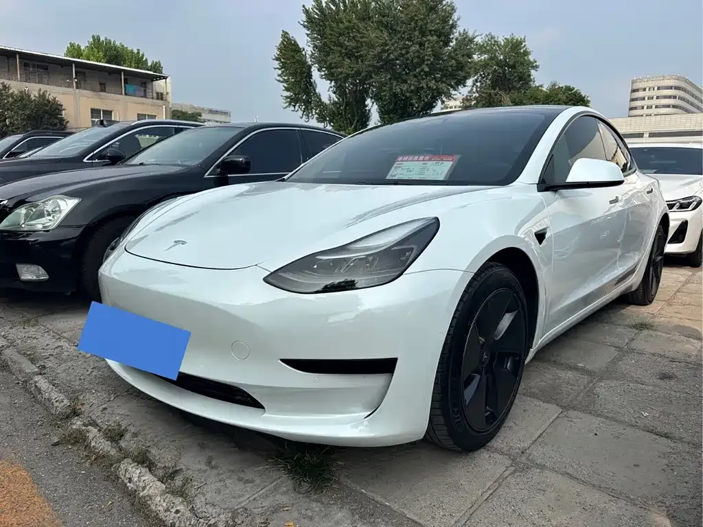 Tesla Model 3 — фото 1