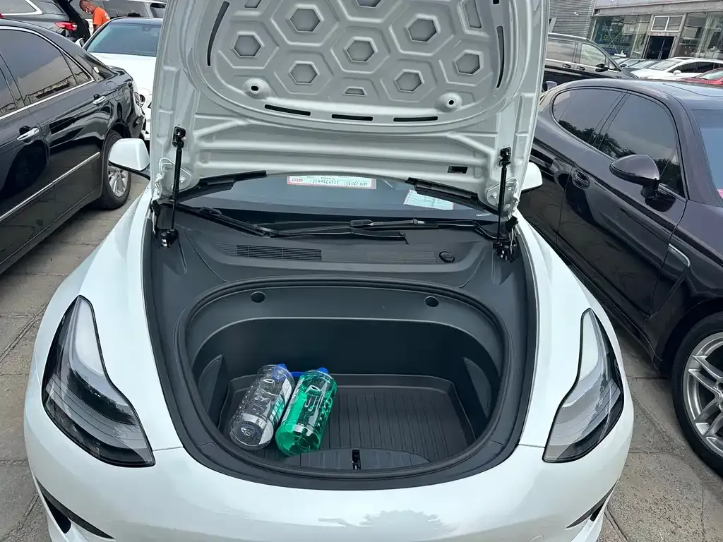 Tesla Model 3 — фото 10