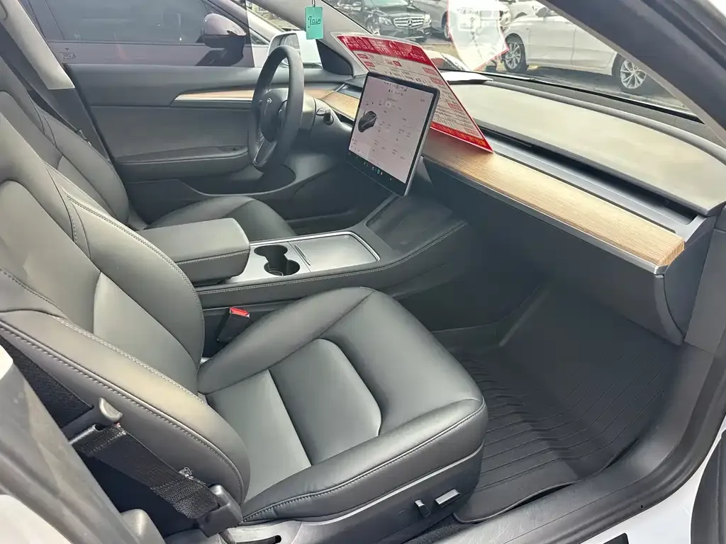 Tesla Model 3 — фото 7