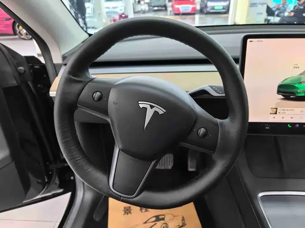 Tesla Model Y — фото 3