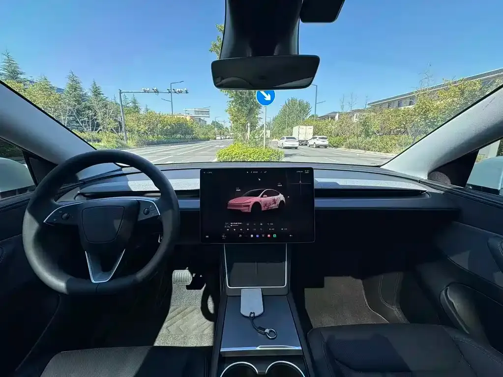 Tesla Model Y — фото 3