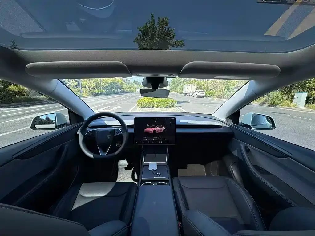 Tesla Model Y — фото 5