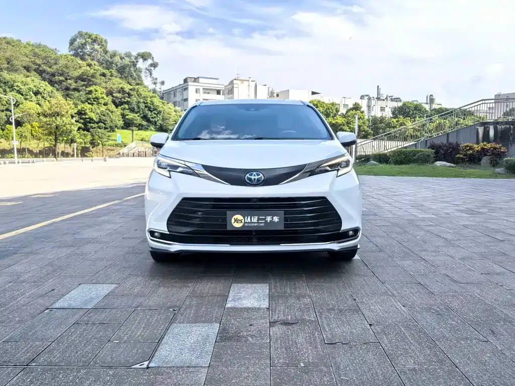 Toyota Sienna — фото 9