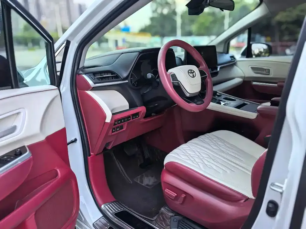 Toyota Sienna — фото 2