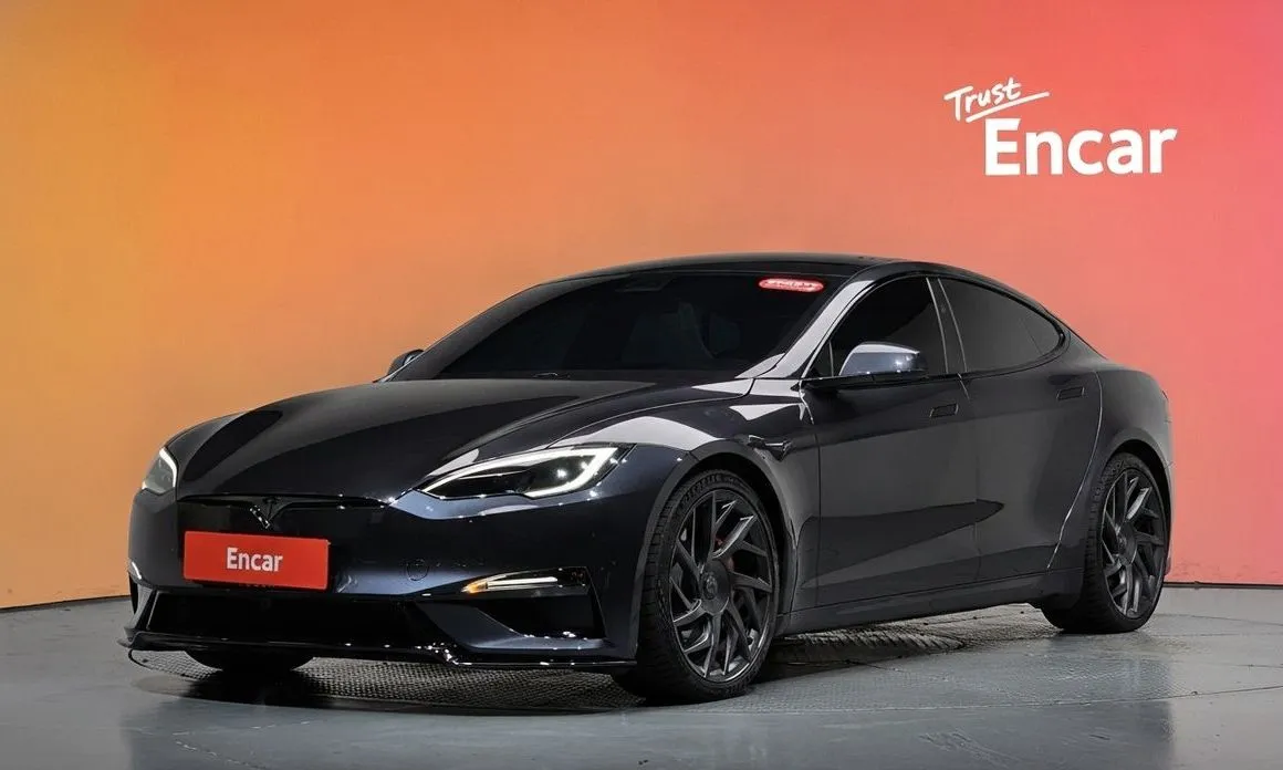 Tesla Model S — фото 1