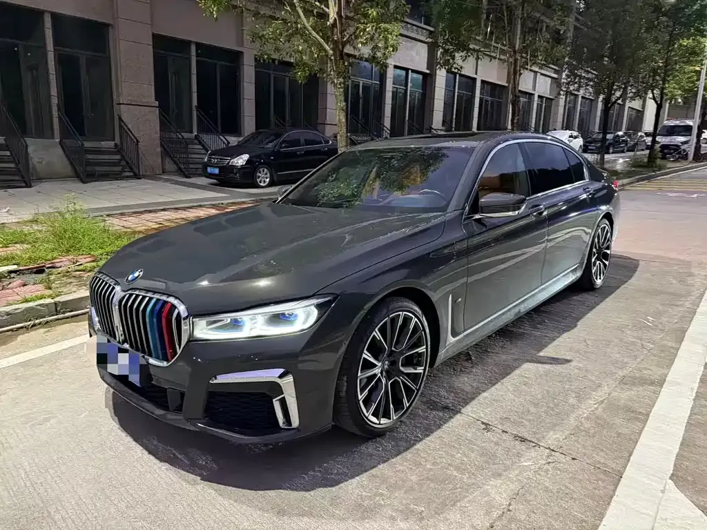 BMW 7 Series — фото 1