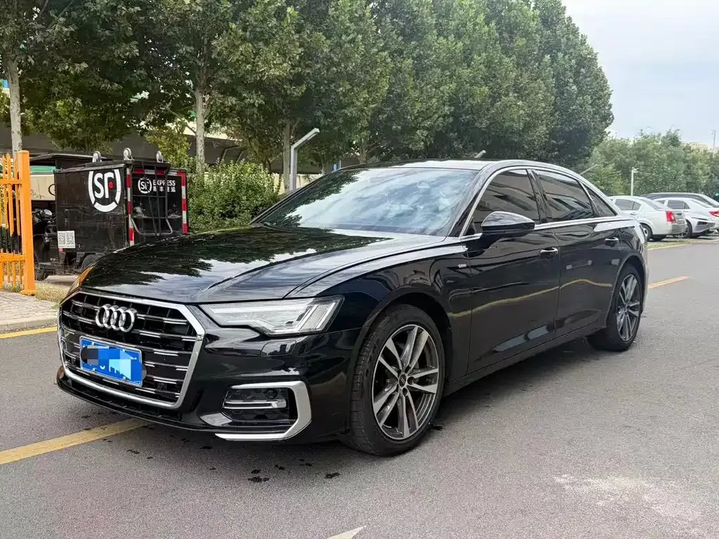 Audi A6L — фото 1