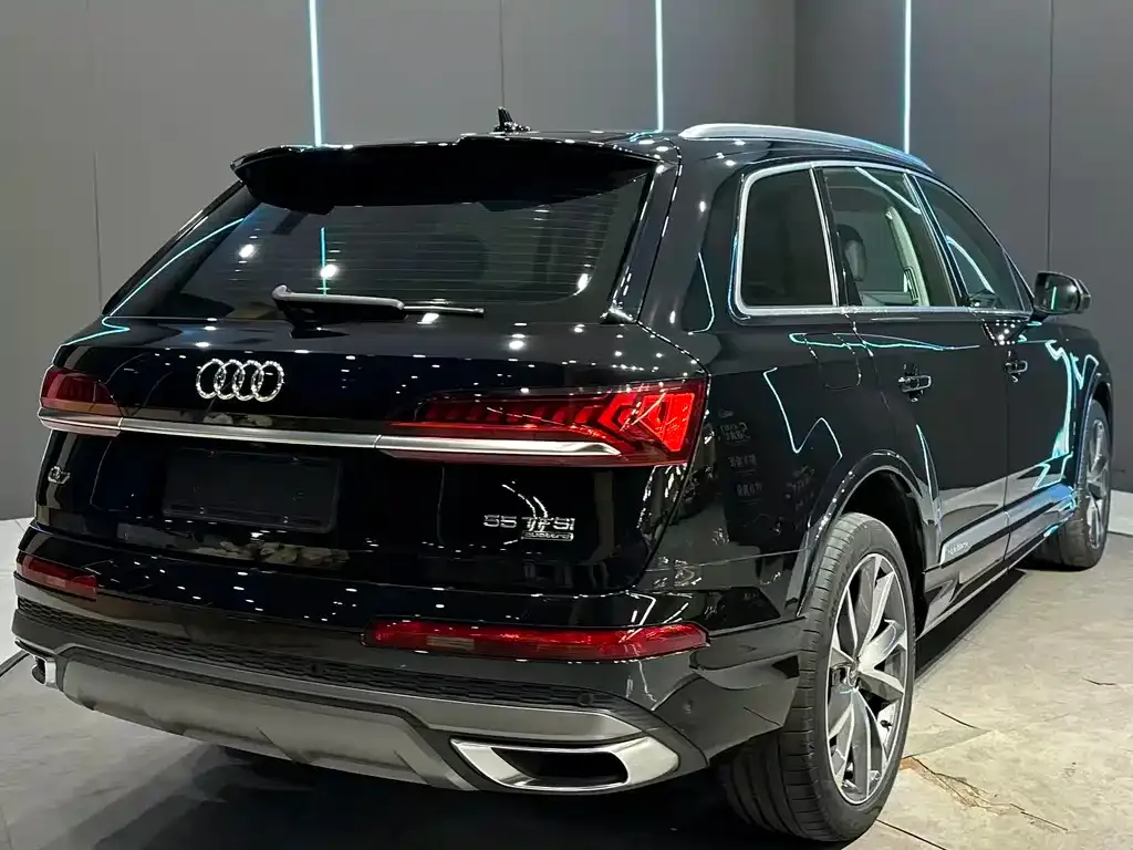 Audi Q7 — фото 10