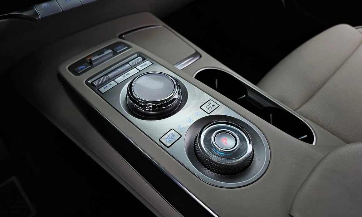Genesis GV70 — фото 2
