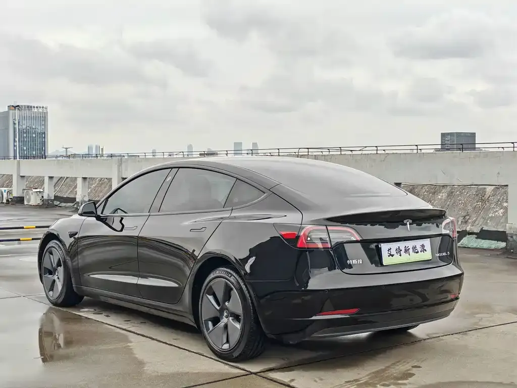 Tesla Model 3 — фото 4