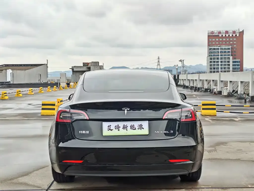 Tesla Model 3 — фото 3