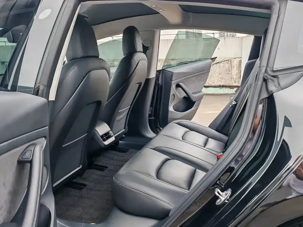 Tesla Model 3 — фото 10