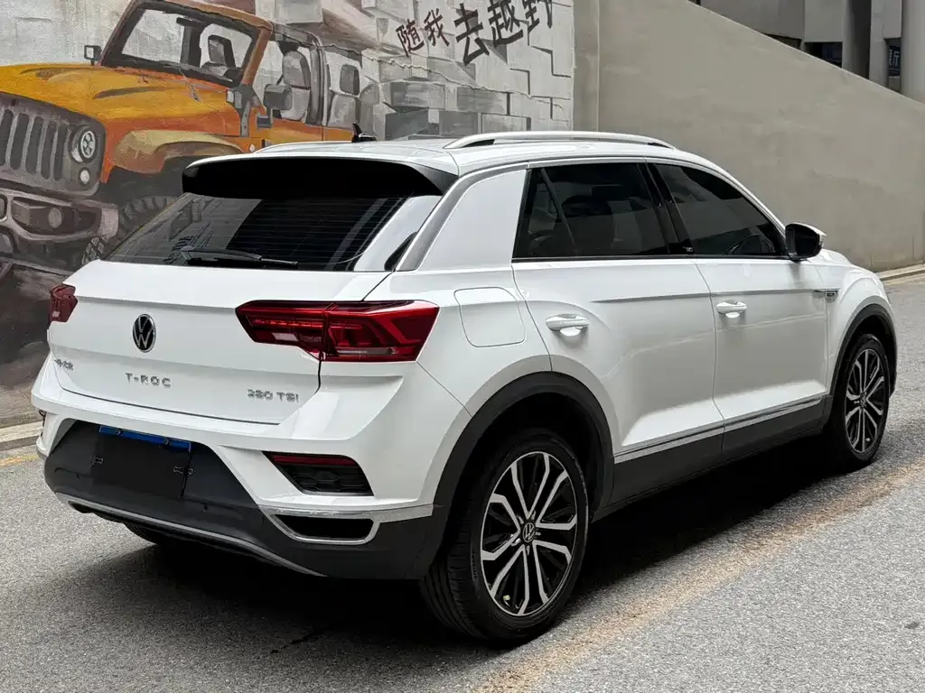 Volkswagen T-Roc — фото 6
